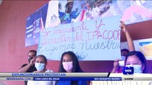 Exfuncionarios protestaron en la defensoría del pueblo - Nex Noticias