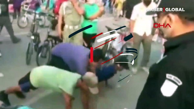 Polisten maske takmayanlara şınav çekme cezası kamerada