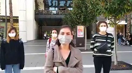 Depreme soyunma kabininde yakalanan kadından üstündeki kıyafetleri çıkarması istendi