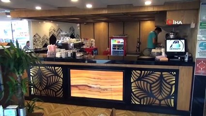 İş adamı otelinin kapısını evsizlere açtı