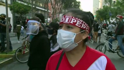 Miles de peruanos marchan contra el nuevo presidente Merino