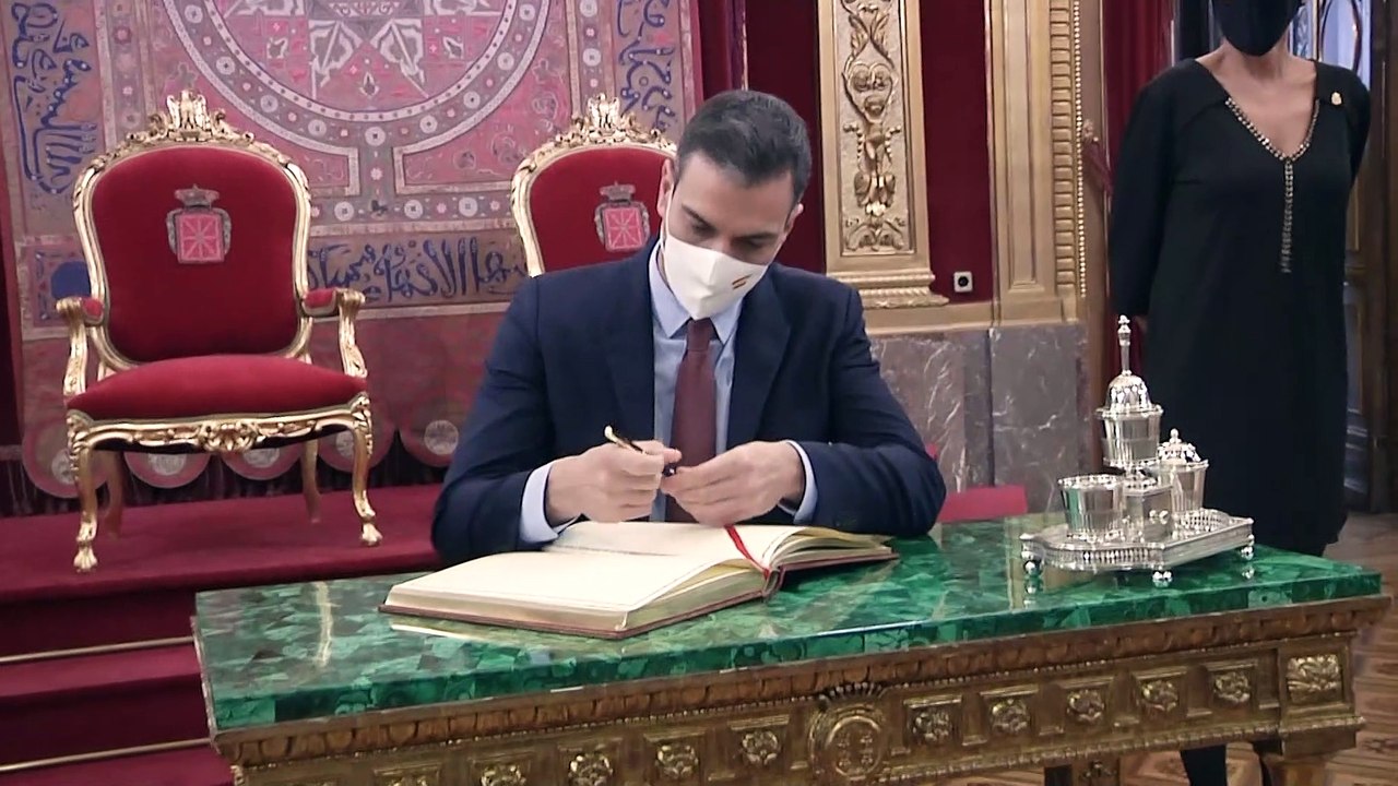 El encuentro de Chivite con Pedro Sánchez: así ha paseado por el Palacio de Navarra