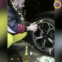 Un gosse de riche gaspille du champagne pour nettoyer ses pneus