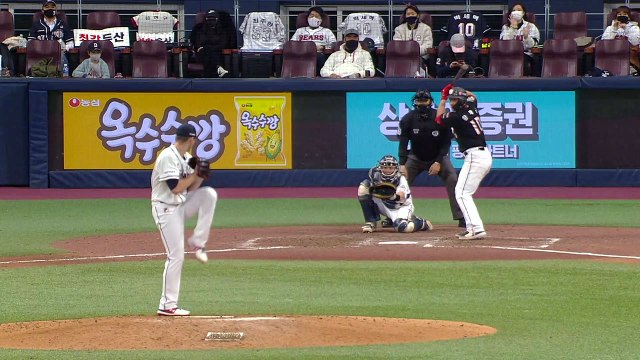 최주환 결승 2점포·플렉센 3이닝 완벽투...두산, 6년 연속 한국시리즈 진출 / YTN