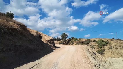 Fıkra gibi olay...Telefon telleri direği taşıyor