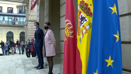 Sánchez es recibido con abucheos en Navarra