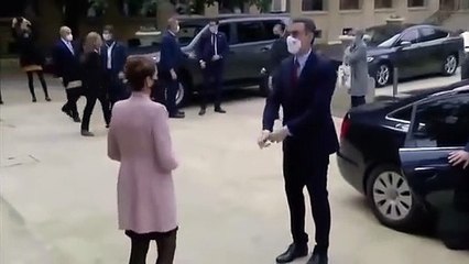 ¡TREMENDO ABUCHEO A SÁNCHEZ! En Pamplona tras pactar con BILDU