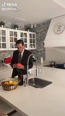 El rídiculo TikTok de José Bono mientras su partido pacta con los Bilduetarras