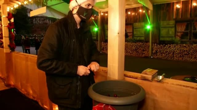 Los mercadillos navideños se reinventan para tratar de convivir con el coronavirus