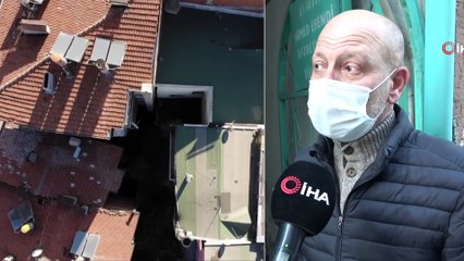 İki Bina Arasında Kalan Meçhul Mezarlık, Görenlerin Dikkat Çekiyor