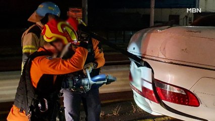 충북서 SUV-25톤 트레일러 추돌…퇴근길 시외버스 화재 '승객 대피'