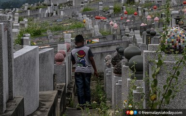 Another quiet Deepavali for 3 families living in a cemetery