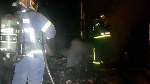 Residência fica destruída após incêndio no Santa Cruz