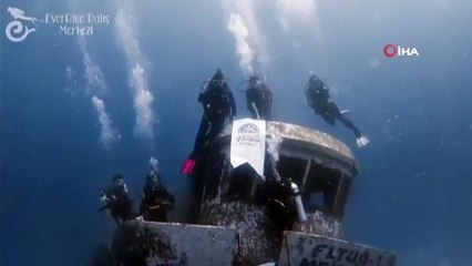 Akdeniz’in derinliklerinde Yüksekova Belediyesi pankartı açtı