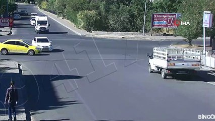 Dikkat sürücüler kazaya neden oldu...Kaza anları kamerada