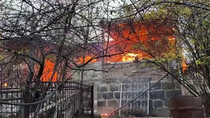 Haut-Karabakh : ils incendient leur maisons pour ne rien laisser à l'ennemi