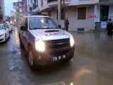 Burhaniye’de ana su borusu patladı, caddeyi su bastı