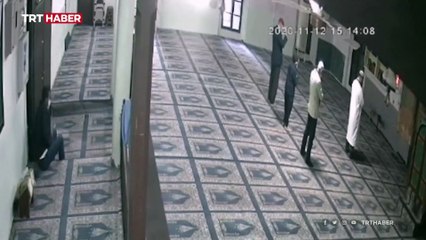 Cemaat namaza durunca o hırsızlık için harekete geçti