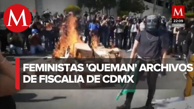 Mujeres protestas frente a Fiscalía General de CdMx por feminicidio de Alexis
