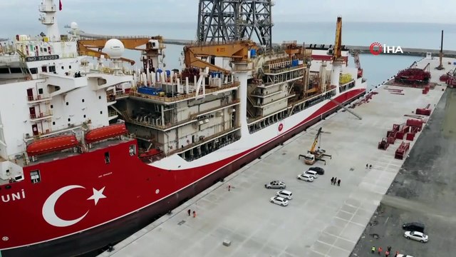 Kanuni Sondaj Gemisi'nin Kule Platformu Filyos Limanı'nda