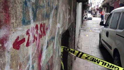 Torbacılar çatıştı, 1 kadın yoldan geçerken vuruldu