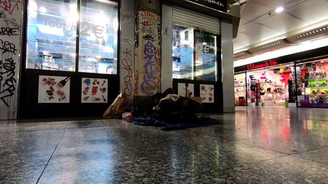 VIDÉO - Enquête exclusive s'intéresse aux sans-logis des bas-fonds de Paris