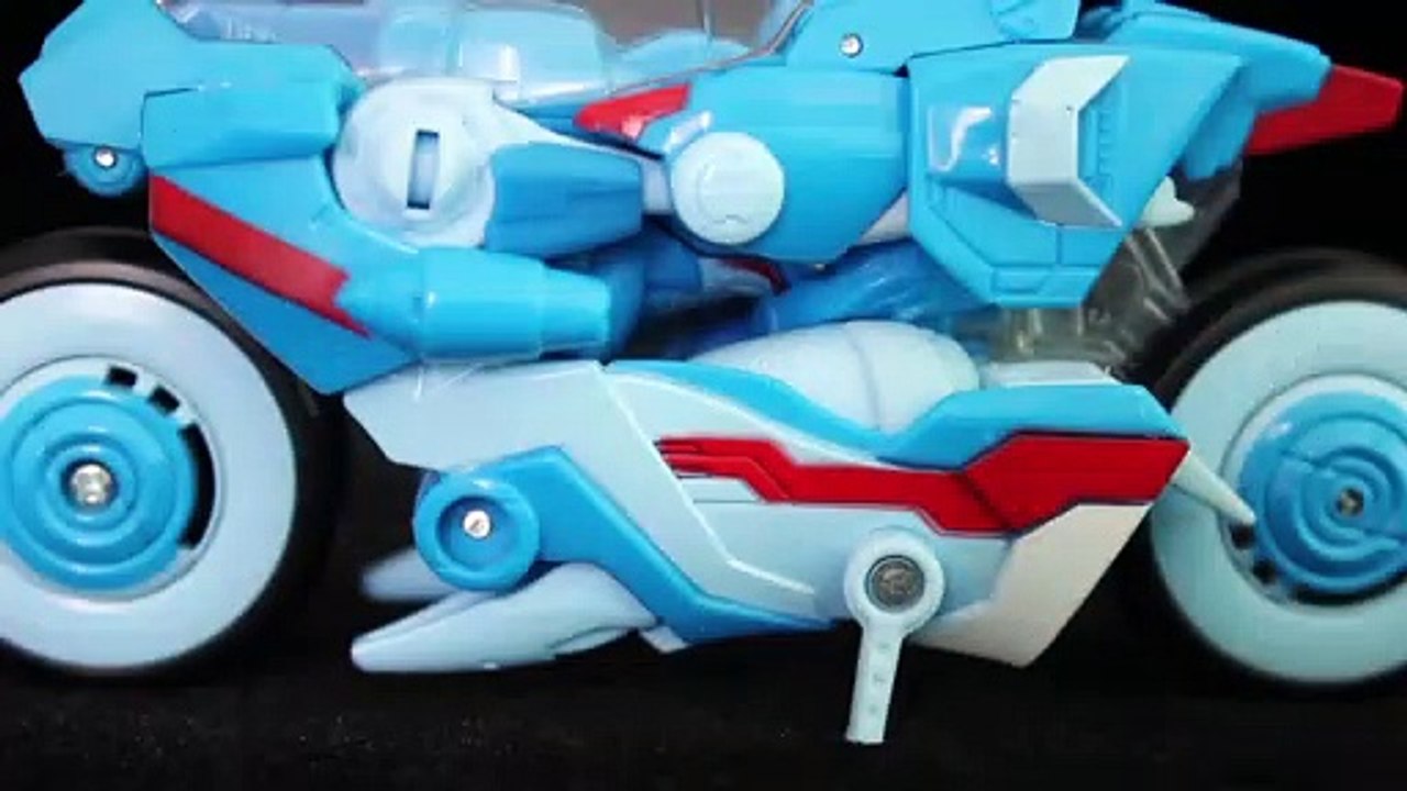 Transformers - "Generations: Thrilling 30" Chromia Review
