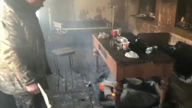 Ciudadanos armenios queman sus propios hogares para dificultar el avance de Azerbaiyán