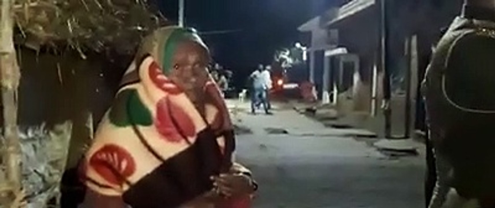 चौकी इंचार्ज ने दीपावली पर गरीबो को बाँटी मिठाई व कम्बल