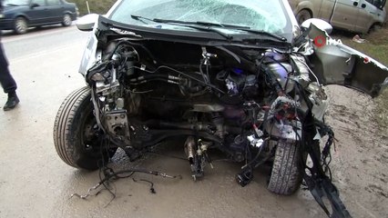 Kazanın şiddetiyle otomobilin motoru yerinden fırladı