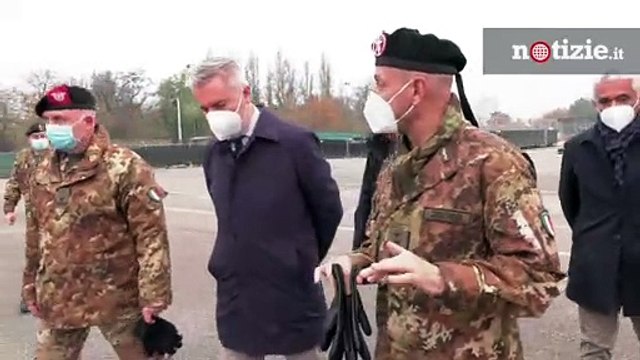 Coronavirus, Ministro Guerini visita Drive Through Difesa più grande in Italia: 800 tamponi al giorno