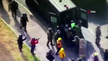 - Şili’de tutuklu göstericiler için yapılan protestoya polis müdahalesi