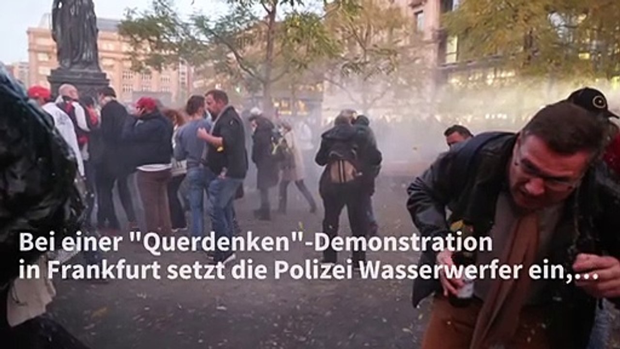 Polizei setzt Wasserwerfer bei 'Querdenken'-Demonstration in Frankfurt ein