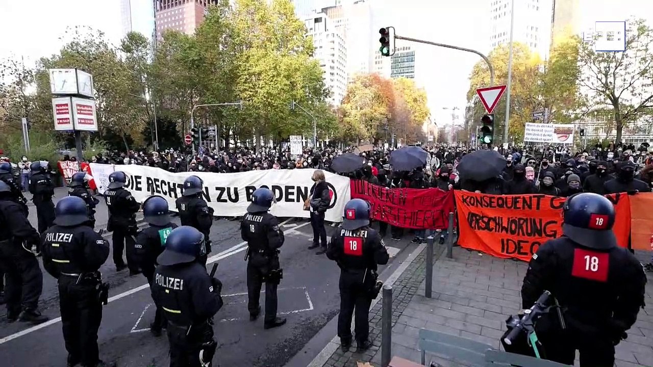 Marcha alemana contra las restricciones por la pandemia deriva en altercados