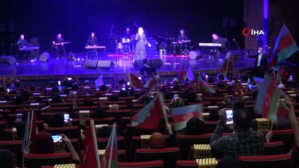 Karabağ hasretini türkülere döken Azerin'den duygulandıran sözler:- 'Her söylediğimde Çırpınırdı Karadeniz’i hep Karabağ’ı gördüm'