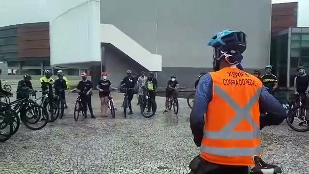 Ciclistas protestam por segurança no trânsito n...