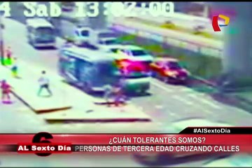 La reacción de los conductores con los ancianos que intentan cruzar la calle
