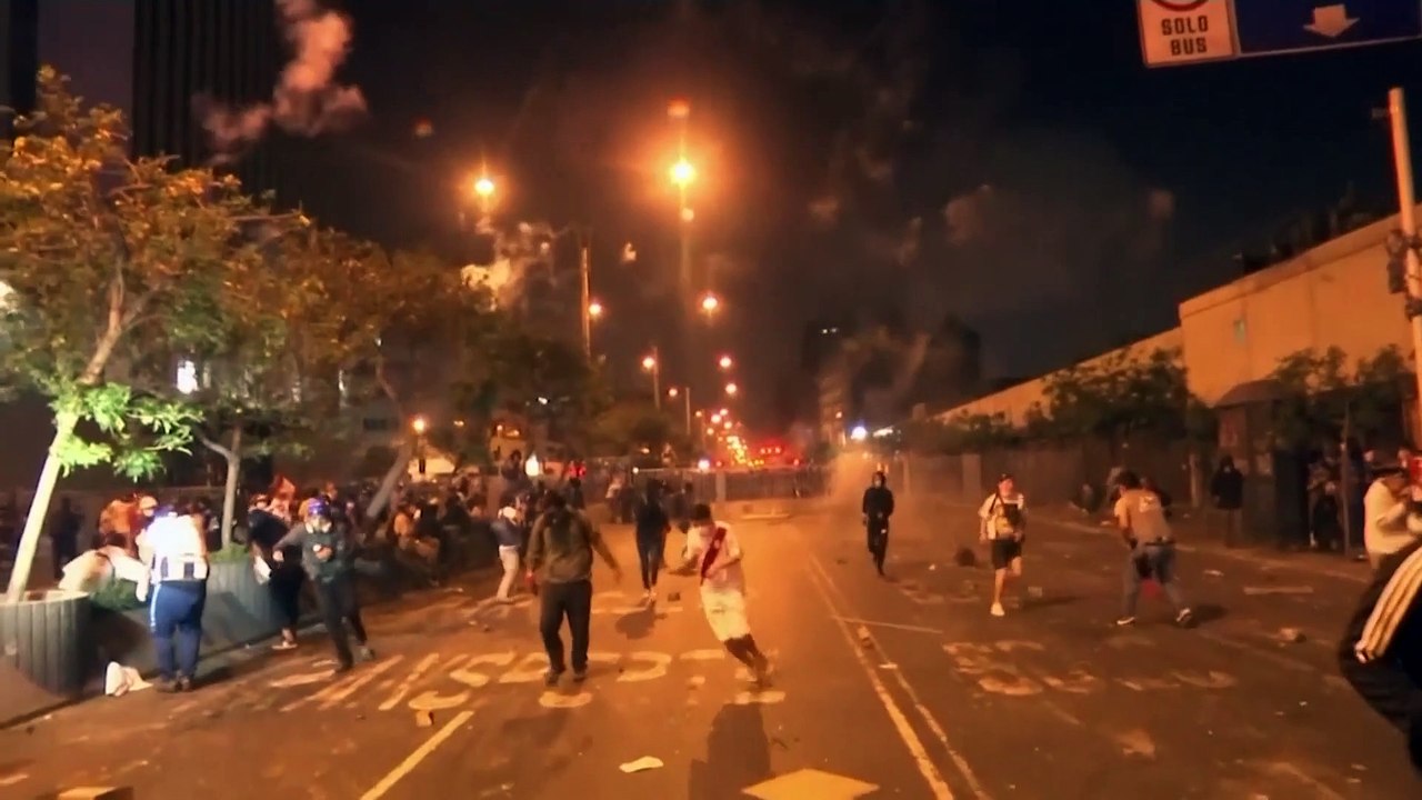 Au Pérou, les affrontements entre manifestants et police font les premières victimes