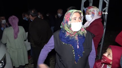 Sürekli yaşanan elektrik kesintisi mahalleliyi sokağa döktü