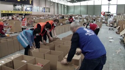 İzmir’e gönderilen yardım kolilerinden duygulandıran notlar çıkıyor