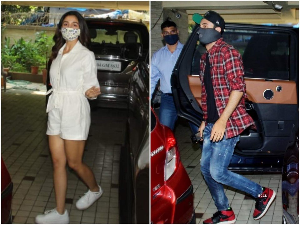 Ranbir Kapoor & Alia Bhatt Spotted at a Dubbing...