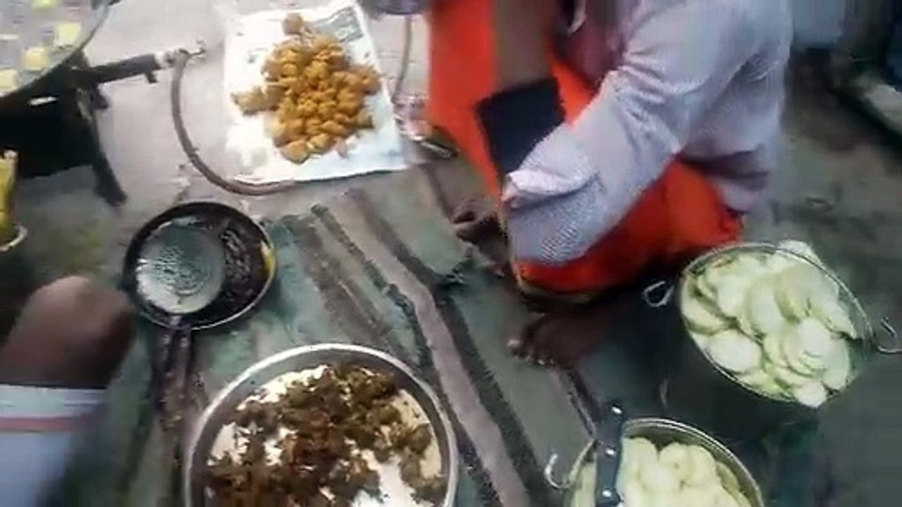 अन्नकूट के अवसर पर भगवान श्रीराम को छप्पन भोग परोसने की तैयारी में जुटे संत महंत