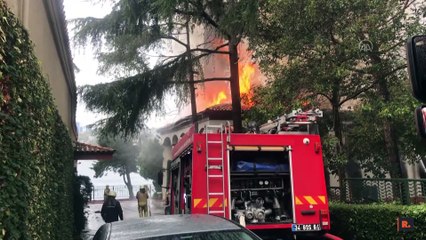 Tarihi Vaniköy Camii’nde yangın çıktı