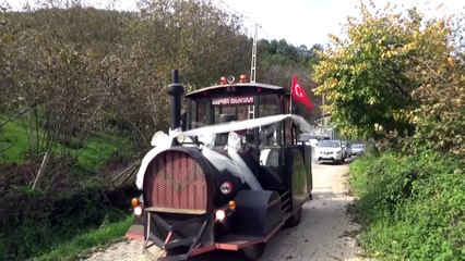 Kara tren lokomotifi görünümlü traktör gelin arabası oldu - BARTIN