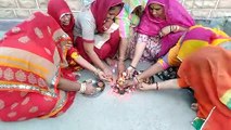 दीपावली के अगले दिन महिलाओं ने की गोवर्धन पूजा