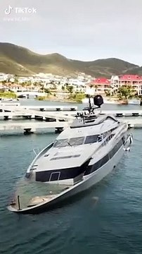 Un yacht coule IMAGES IMPRESSIONNANTES