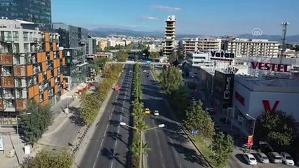 Ağır hasarlı binaların yıkımı sürüyor - İZMİR