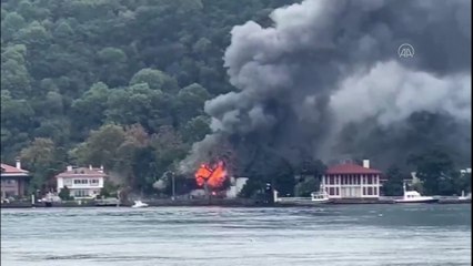 Üsküdar'da tarihi camideki yangın - Yangın anı -  İSTANBUL