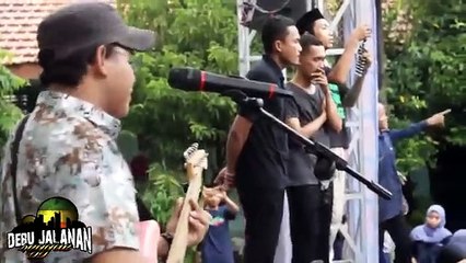 Bagaikan Langit Dan Bumi - Debu Jalanan Reggae ( Live Pensi SMA 1 )