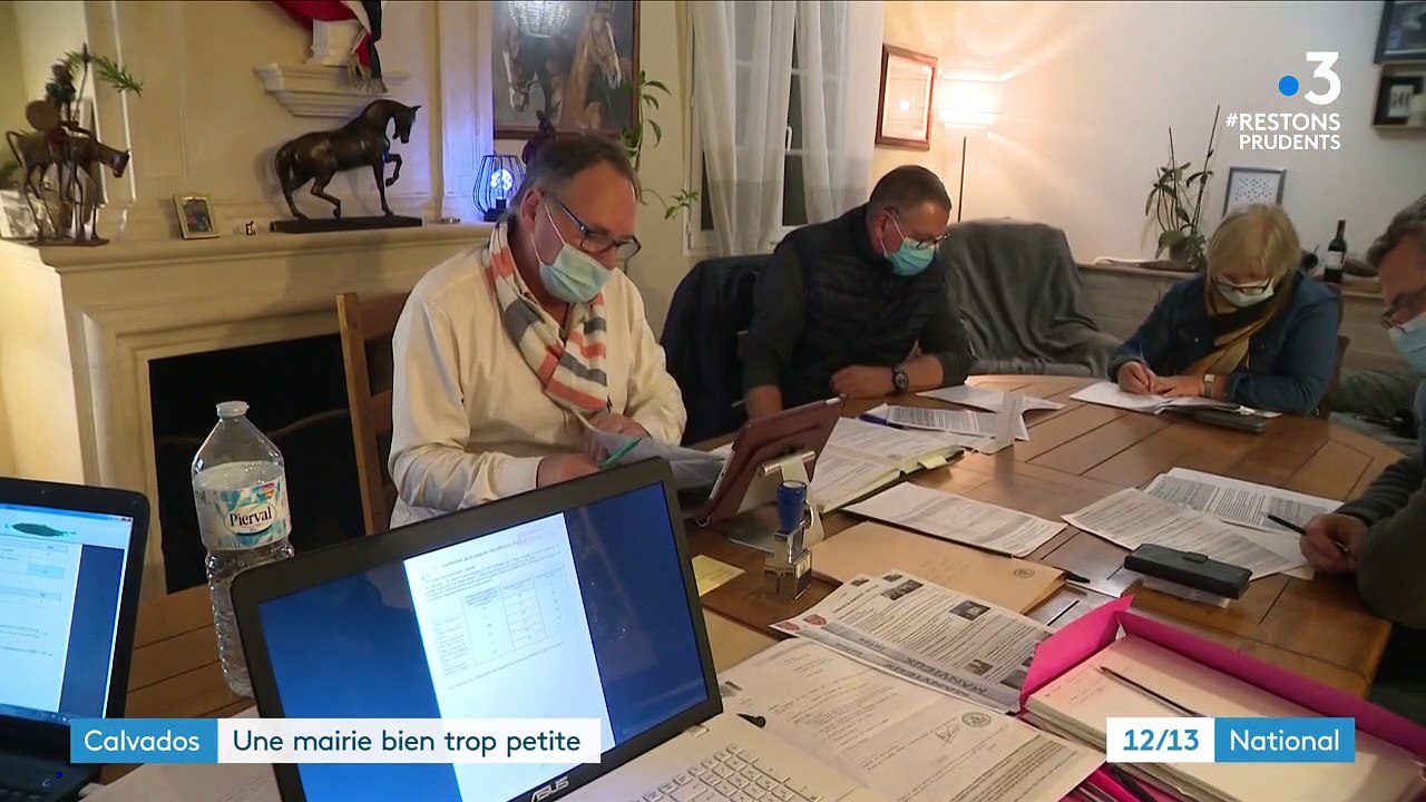 Calvados : la mairie de Manvieux, trop petite pour tenir un conseil municipal